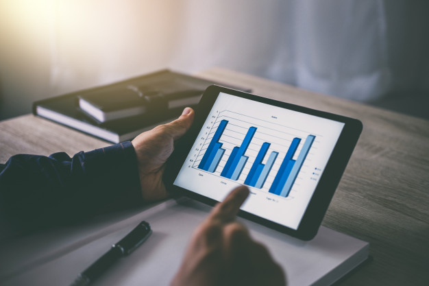 ما لا تعرفة عن دراسة الجدوى الاقتصادية businessman using tablet working analysis investment connection at modern workplace 28283 480 - ما لا تعرفة عن دراسة الجدوى الاقتصادية