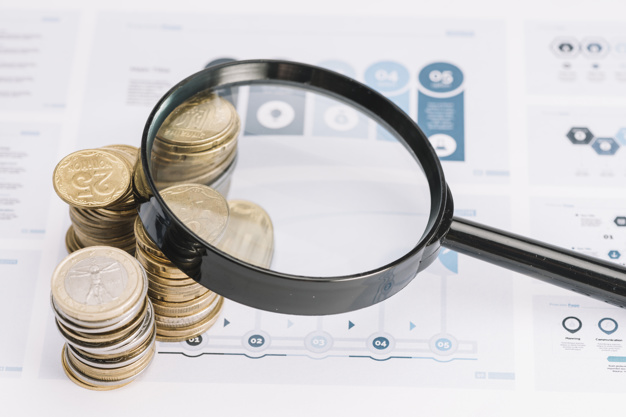 كيف تضحى أفضل شركات دراسات الجدوى بمسقط داعم استثماري؟ magnifying glass over the stack of coins on infographic template 23 2147919141 - كيف تضحى أفضل شركات دراسات الجدوى بمسقط داعم استثماري؟